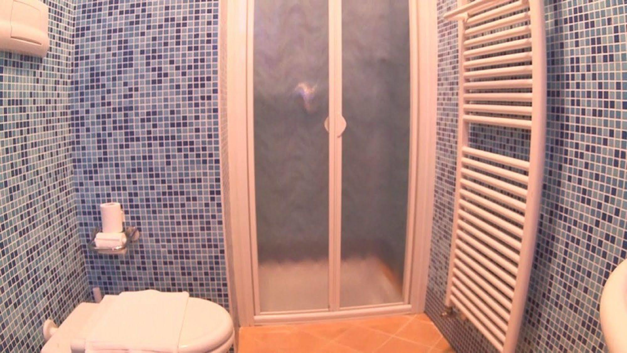 Hotel Ristorante La Grotta Castiglione Delle Stiviere Exteriör bild